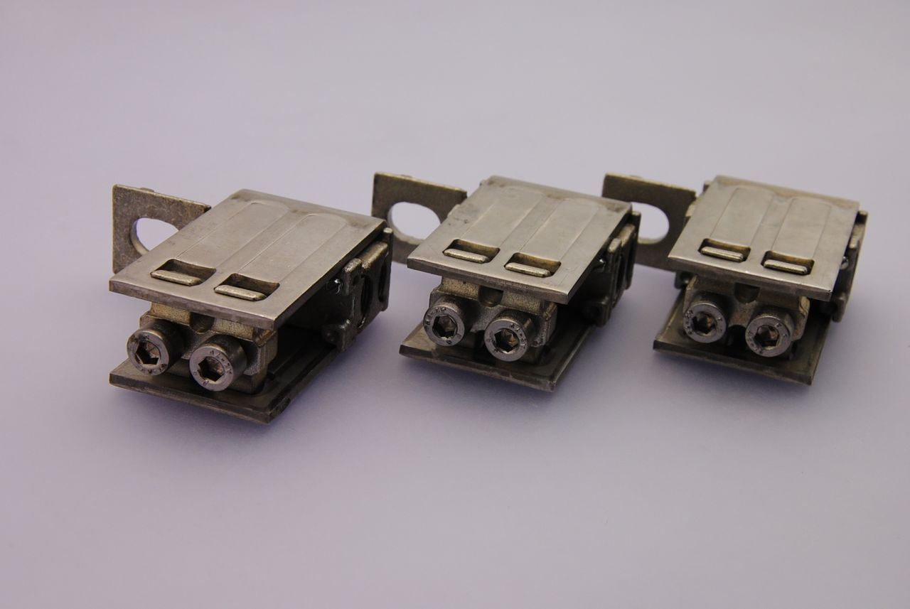 3x ABB OZXB4 Cable Ground Strain Relief Clamps 2/0 AWG up to 350MCM