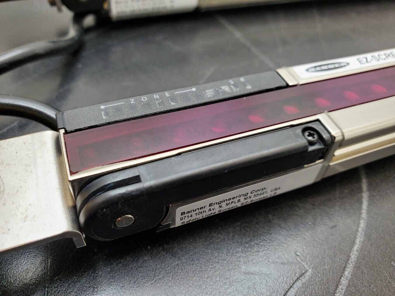 2x Banner SLPE14-690NP8 690mm Safety Light Curtain 69 Beam Emitter Receiver 7m