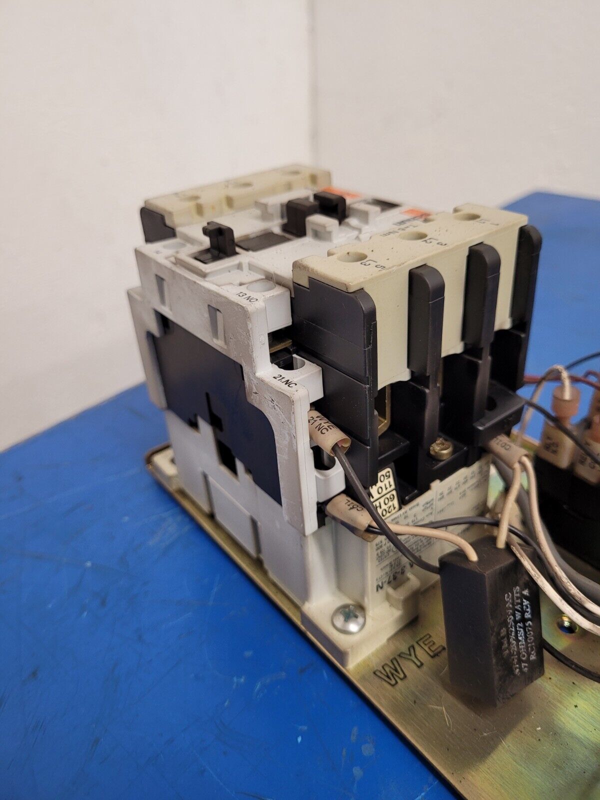 2005 Haas CNC VF-2SS Fuse Breaker Contactor Control 4075H Intact Working Tested