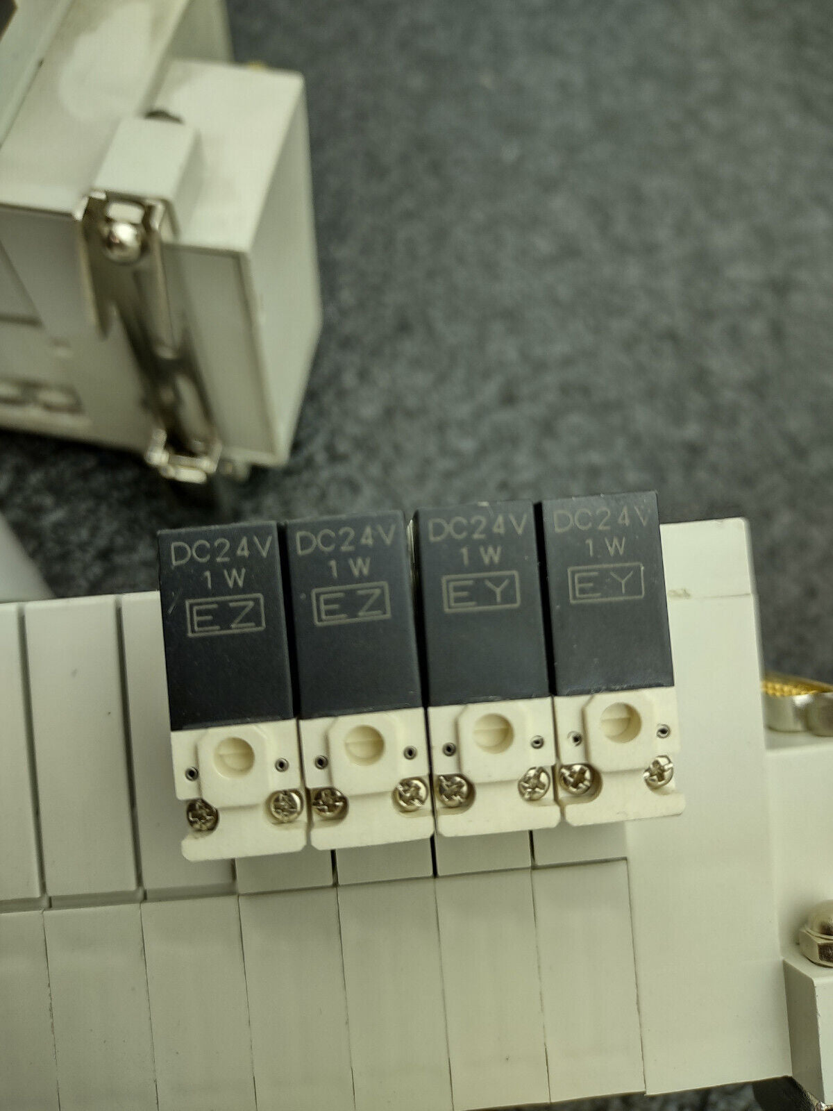 3x SMC Pneumatic Valve Block Solenoid Manifold 24VDC 26 Valves Total Lot E