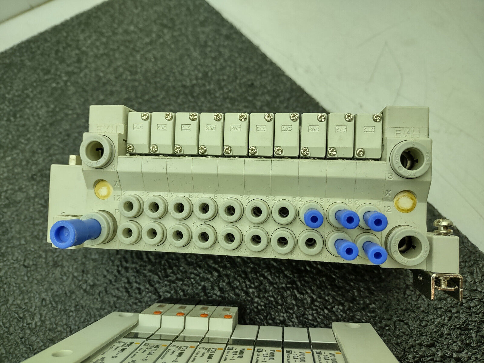 3x SMC Pneumatic Valve Block Solenoid Manifold 24VDC 26 Valves Total Lot E