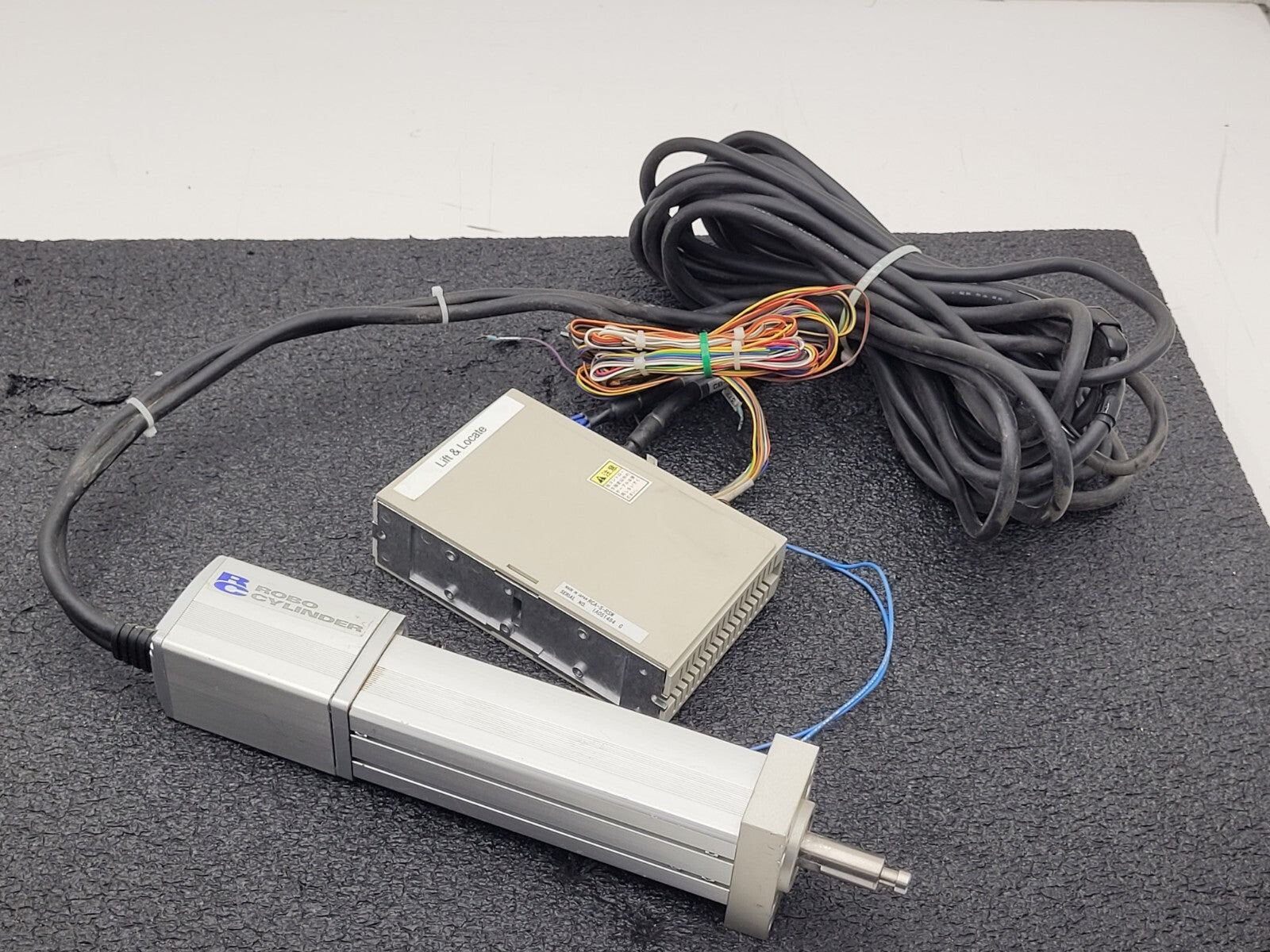 3x IAI ROBO CYLINDER Linear Actuator RC-RSW-H-100-S-SP w/ RCA-S-RSW Controllers