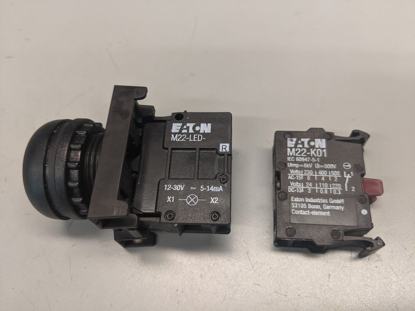 4x Red Eaton Momentary Contact Machine Control Push Button 2 Pole 22mm M22-LED