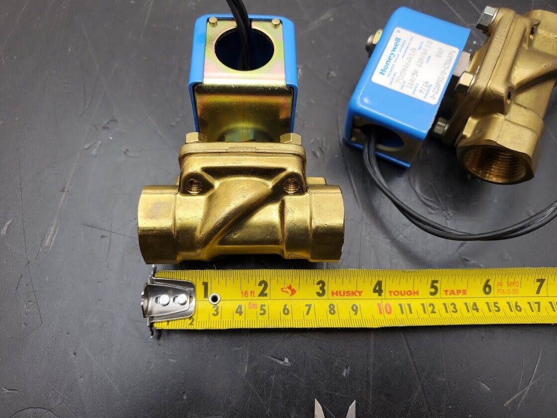 2x HONEYWELL Brass Solenoid Valve 2-Way 120VAC 0-230PSI 10W 705N6A1A