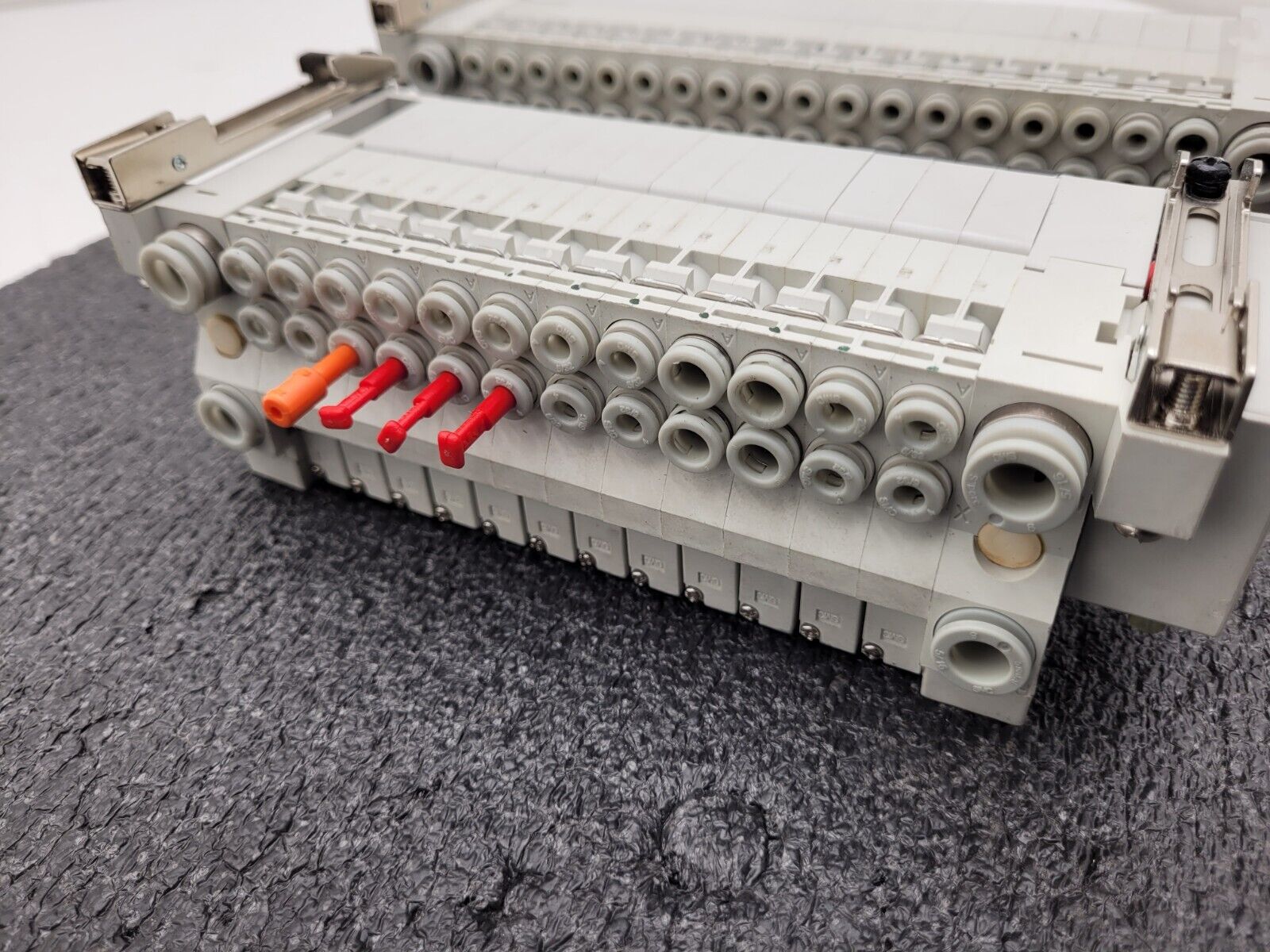 2x SMC Valve Block Solenoid Manifold VQ1200-5 VQ1100-5 24VDC 30 Valves Lot C