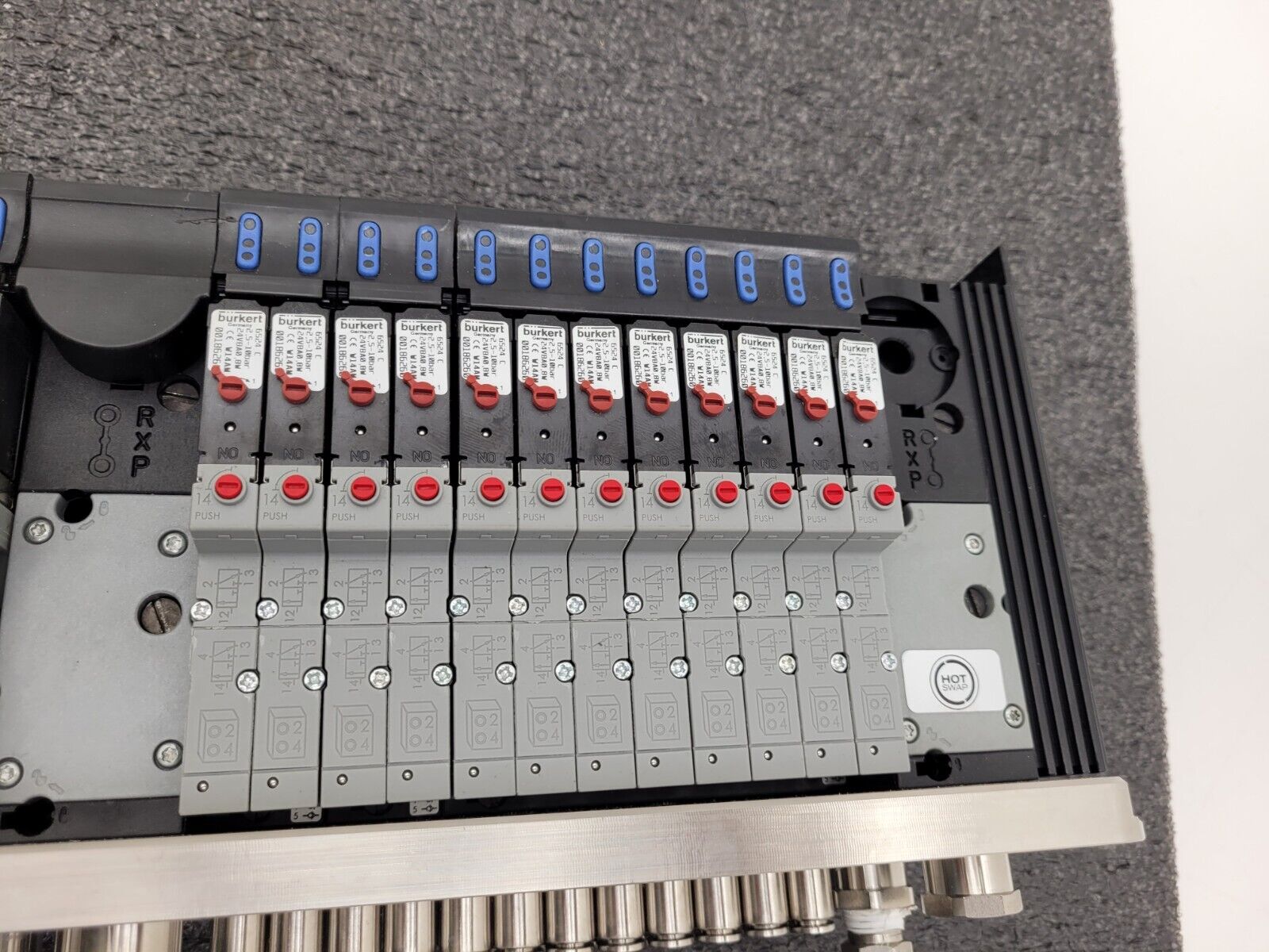 24x Valve Burkert AirLINE 8644 6524C 24VDC Pneumatic Solenoid Controlled Block