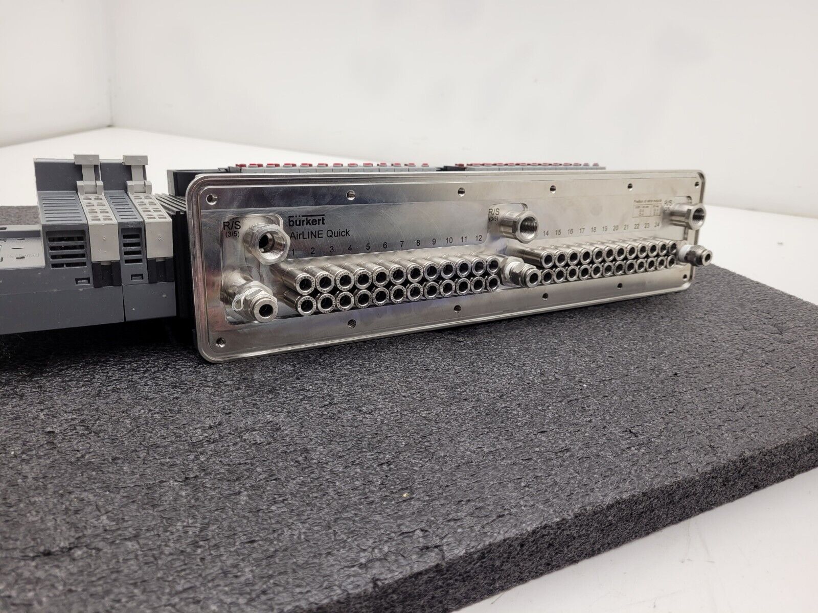 24x Valve Burkert AirLINE 8644 6524C 24VDC Pneumatic Solenoid Controlled Block