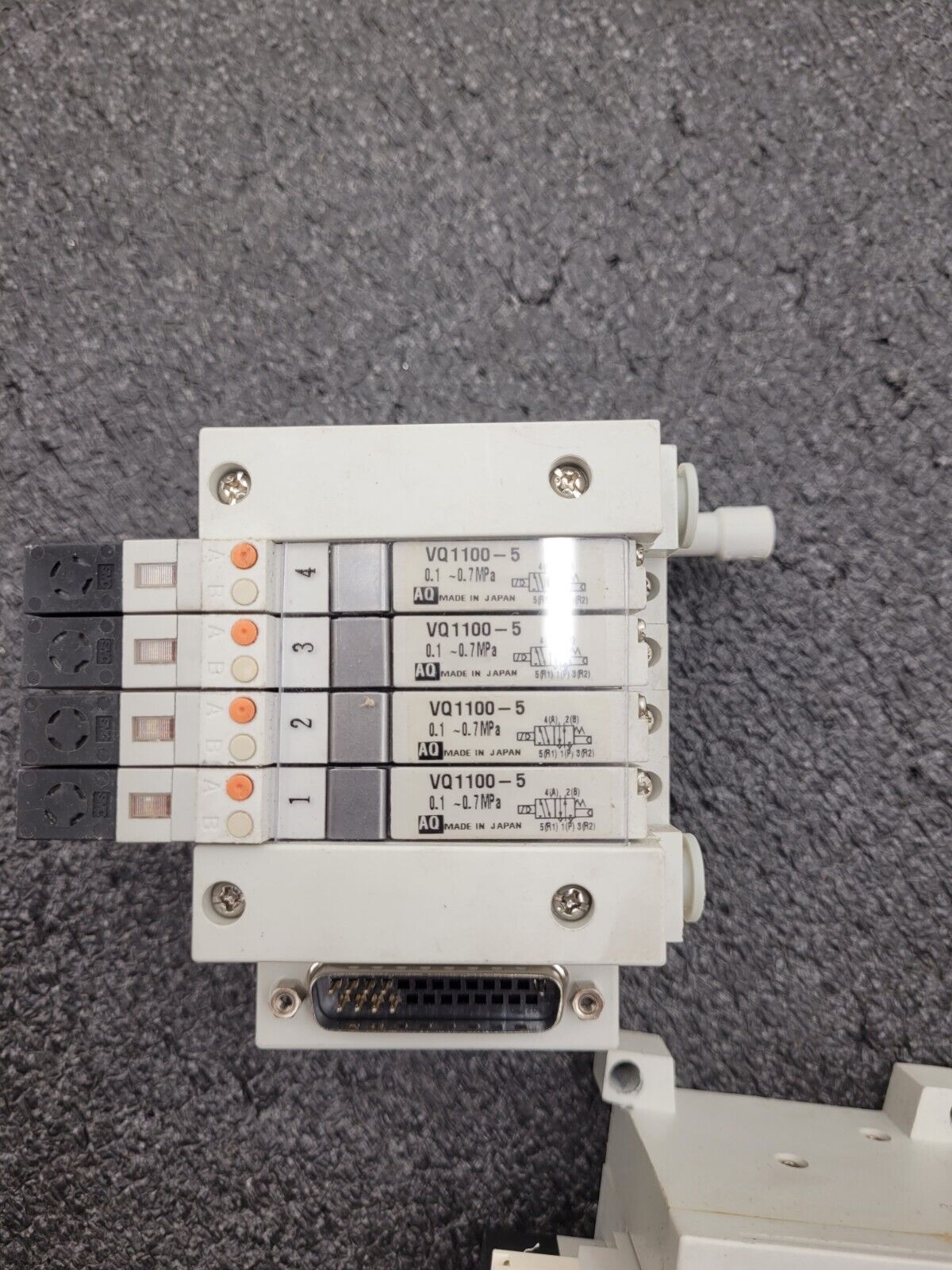2x SMC Pneumatic Valve Block Solenoid Manifold 24VDC 16 Valves Total Lot F