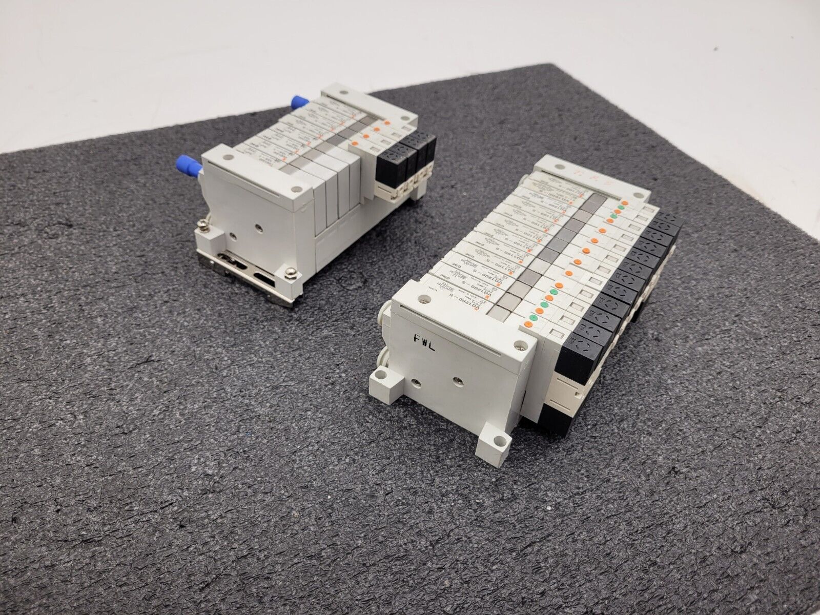 2x SMC Pneumatic Valve Block Solenoid Manifold 24VDC 20 Valves Total Lot G