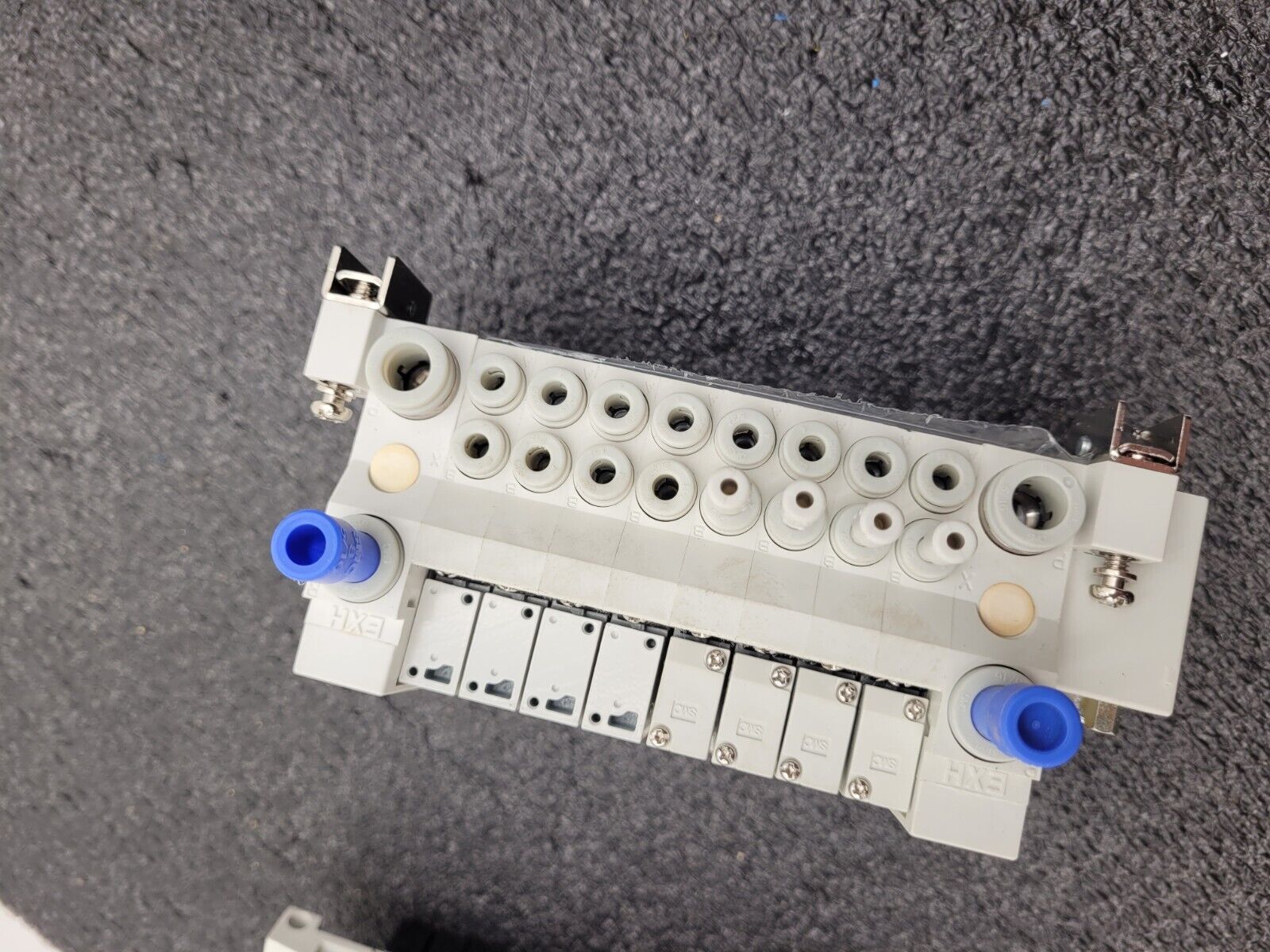 2x SMC Pneumatic Valve Block Solenoid Manifold 24VDC 20 Valves Total Lot G