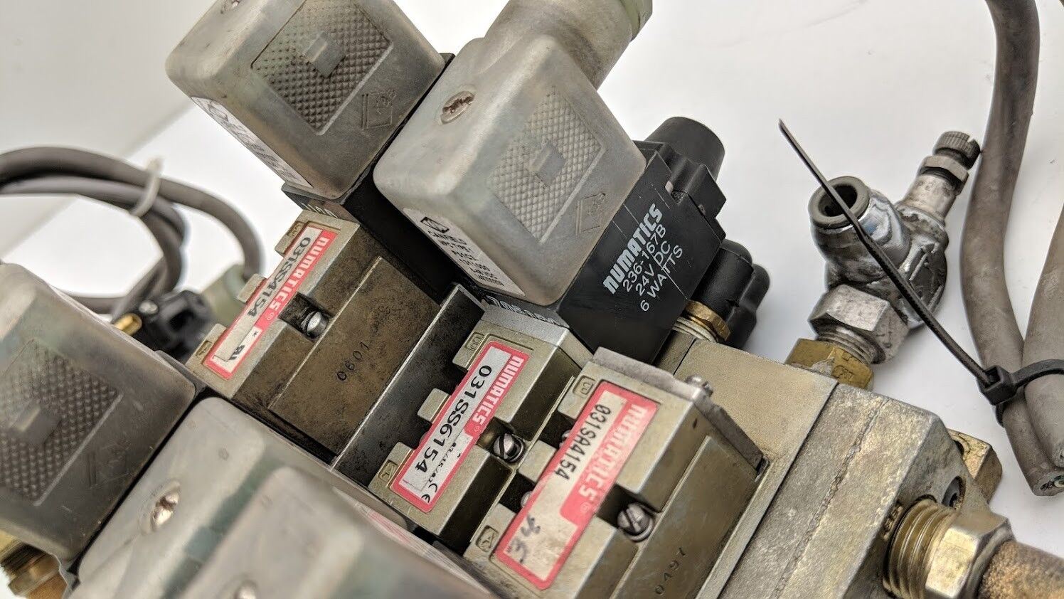 3x Numatics Pnumatic Manifold Block 5 Port 2-3 Position Solenoid 031SS4154 24VDC