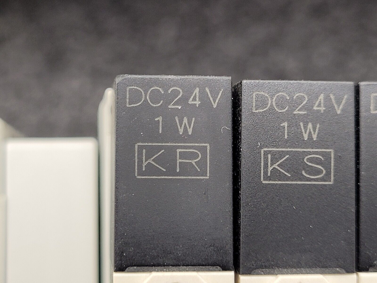 2x SMC Pneumatic Valve Block Solenoid Manifold 24VDC 12 Valves Total Lot E