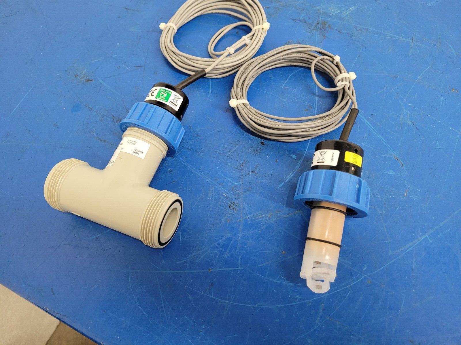 2x George Fischer 3-2536-T0-RE1, 150301027 Paddlewheel Flow Sensor DN25 EPDM Tee