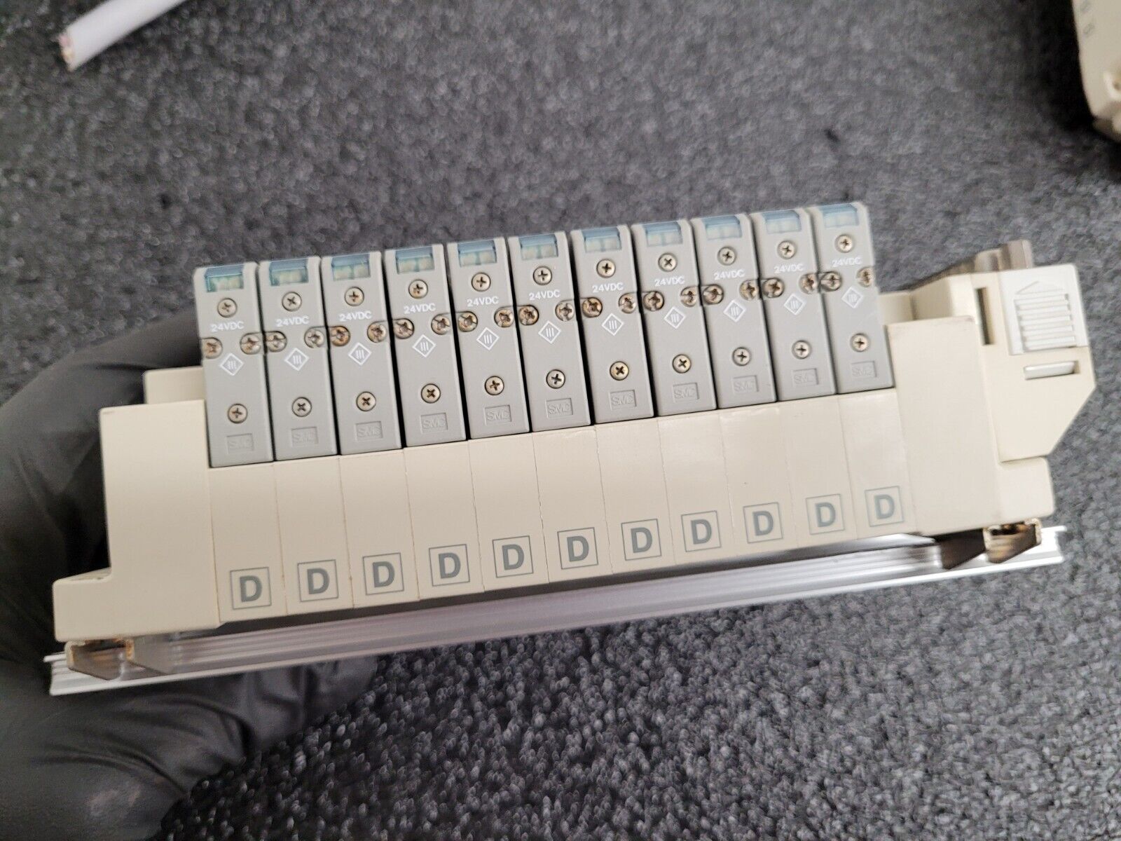 2x SMC Pneumatic Valve Block Lot w/19 valves SV1A00-5FU SV1100-5FU DIN Rail