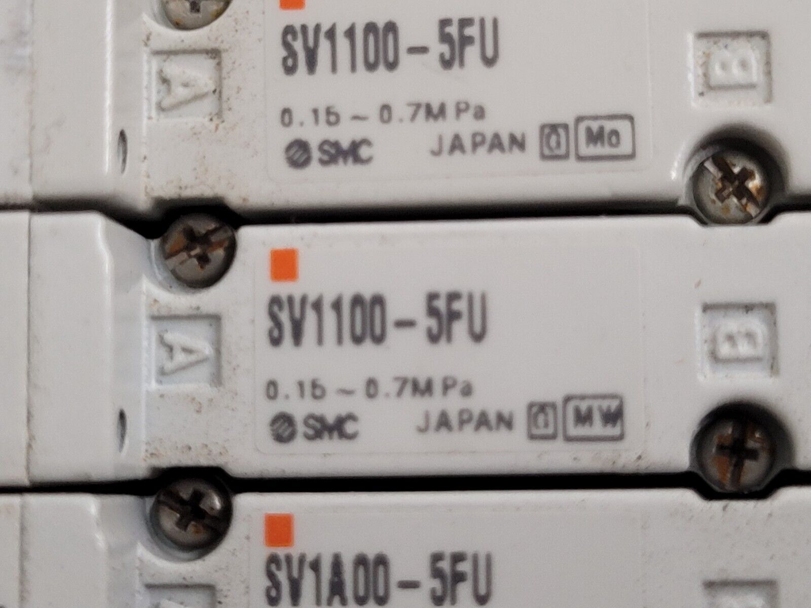 2x SMC Pneumatic Valve Block Lot w/19 valves SV1A00-5FU SV1100-5FU DIN Rail