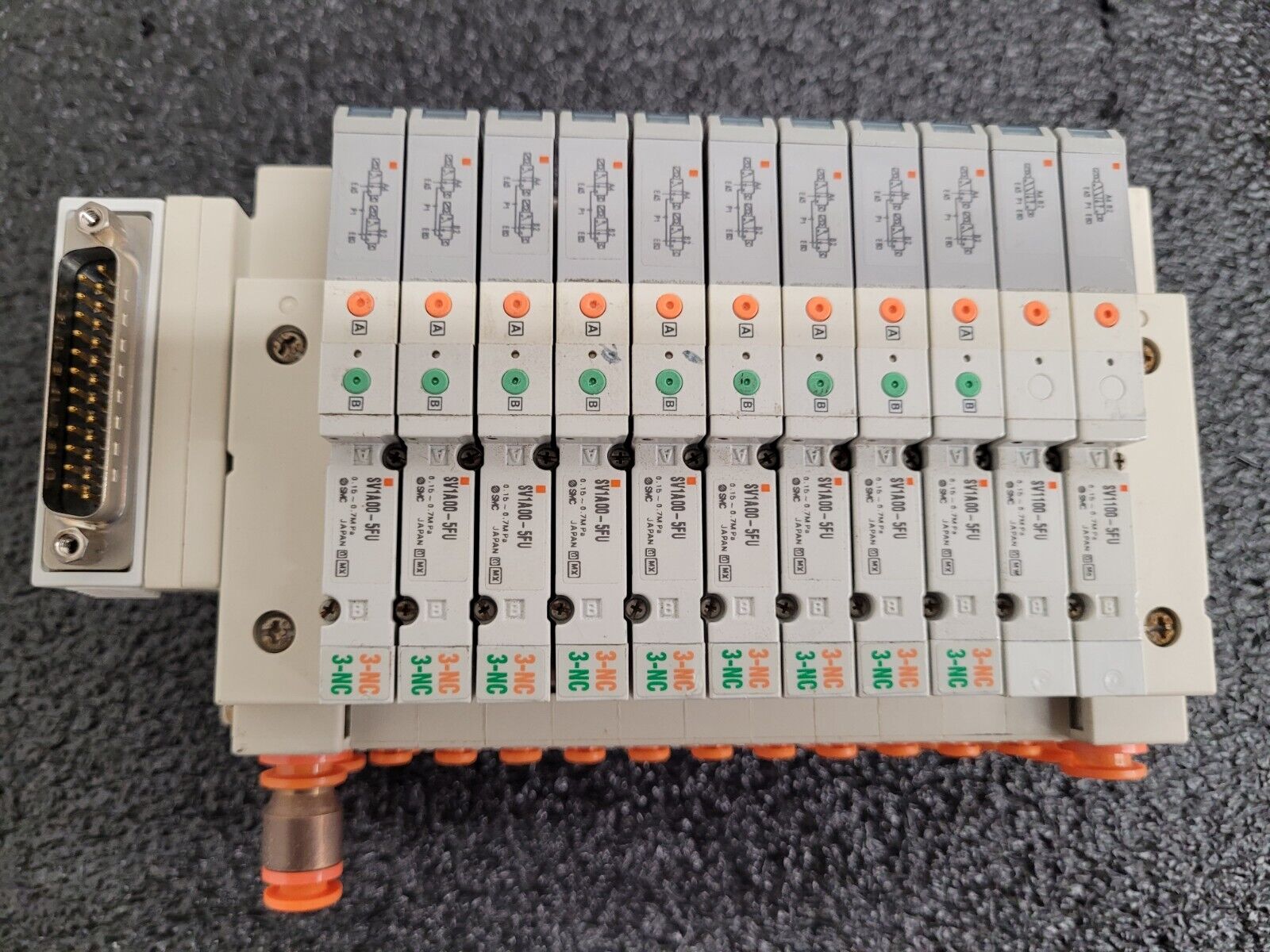 2x SMC Pneumatic Valve Block Lot w/19 valves SV1A00-5FU SV1100-5FU DIN Rail