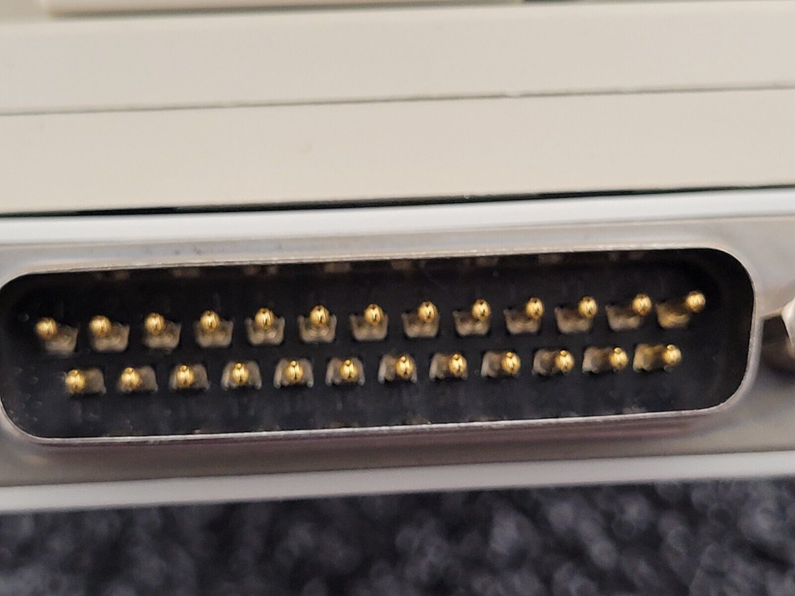 2x SMC Pneumatic Valve Block Lot w/19 valves SV1A00-5FU SV1100-5FU DIN Rail