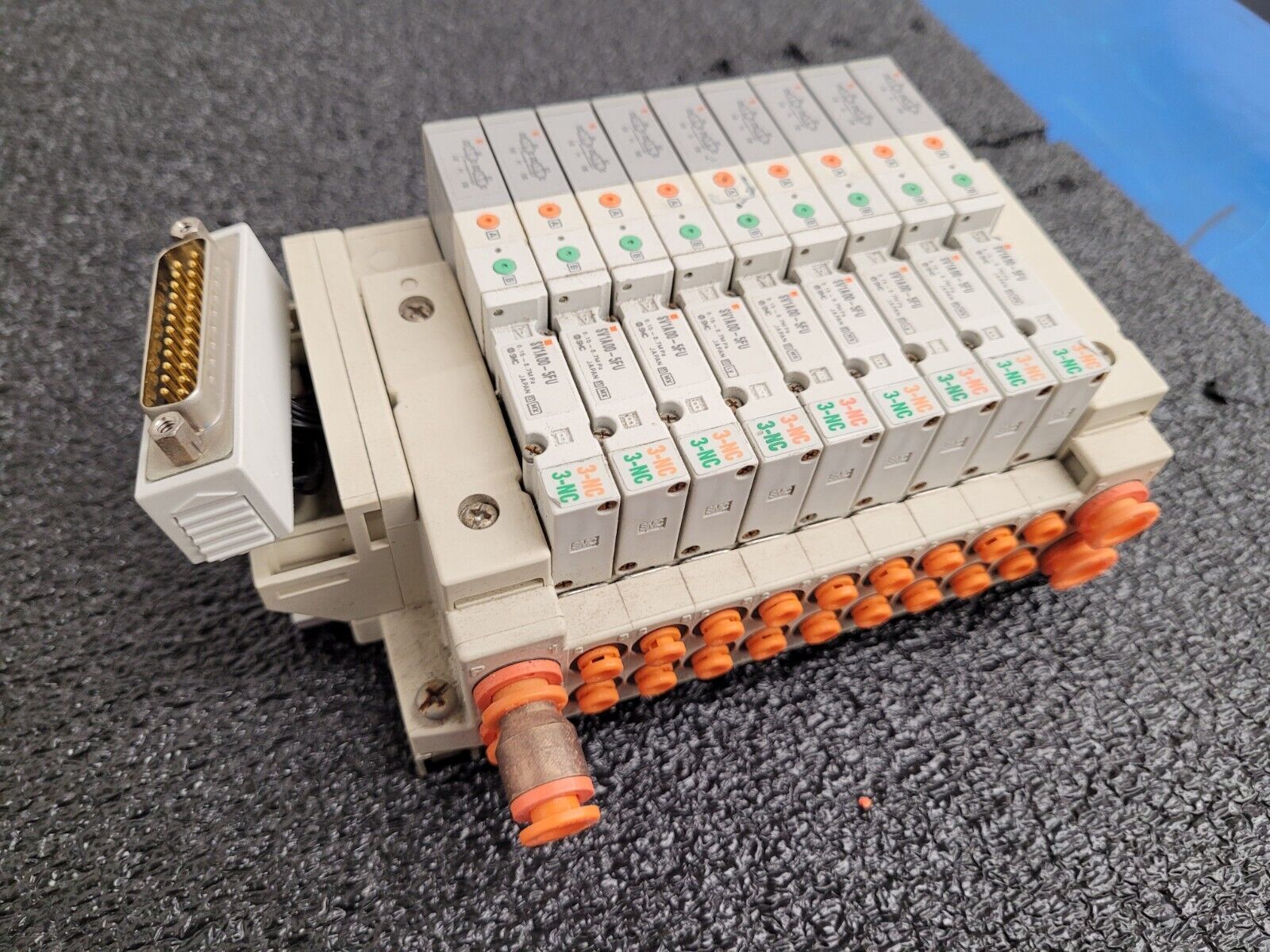2x SMC Pneumatic Valve Block Lot w/19 valves SV1A00-5FU SV1100-5FU DIN Rail