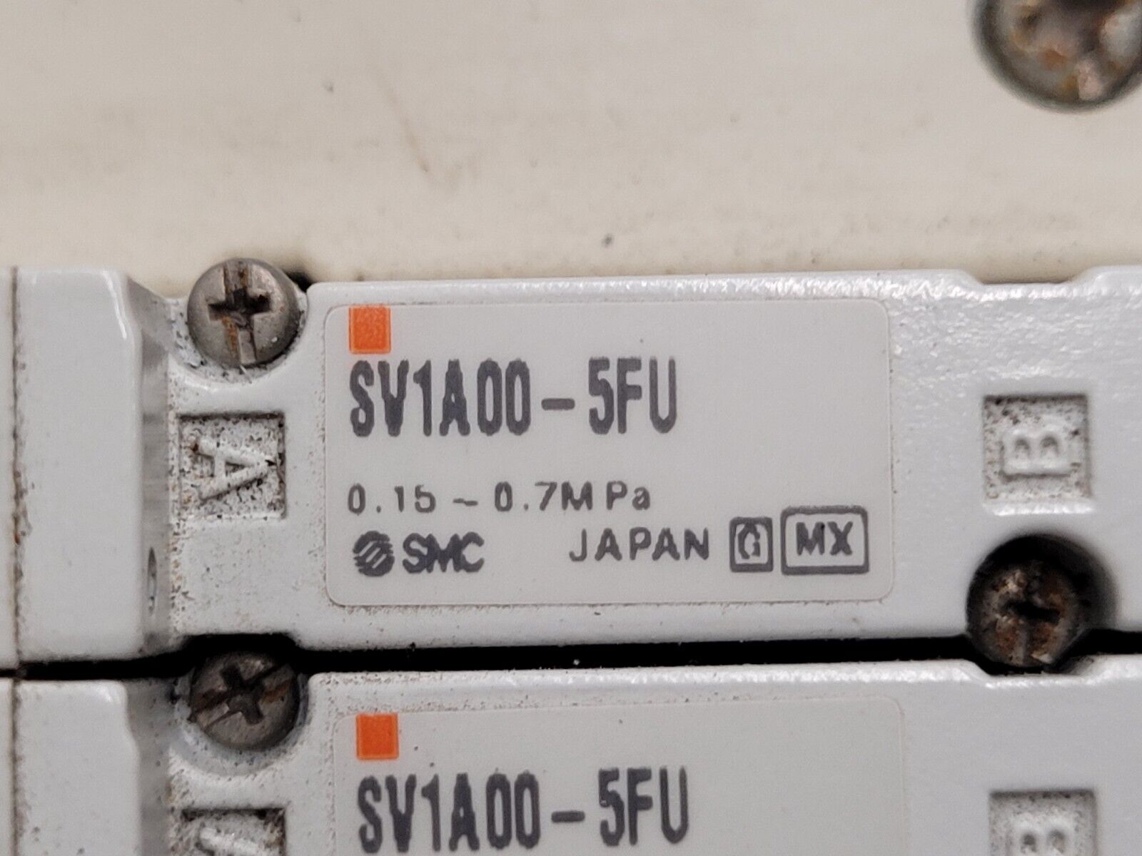 2x SMC Pneumatic Valve Block Lot w/19 valves SV1A00-5FU SV1100-5FU DIN Rail