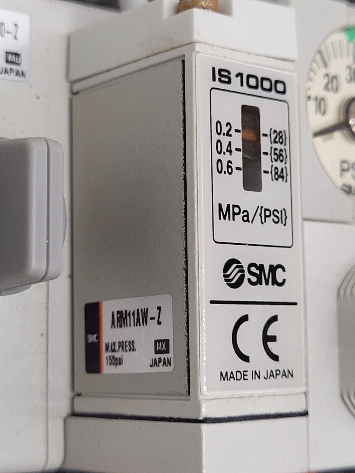 2x SMC DIN Rail Mount Pressure Regulator Blocks 6x regulators ARM11CB0-R00-A1Z