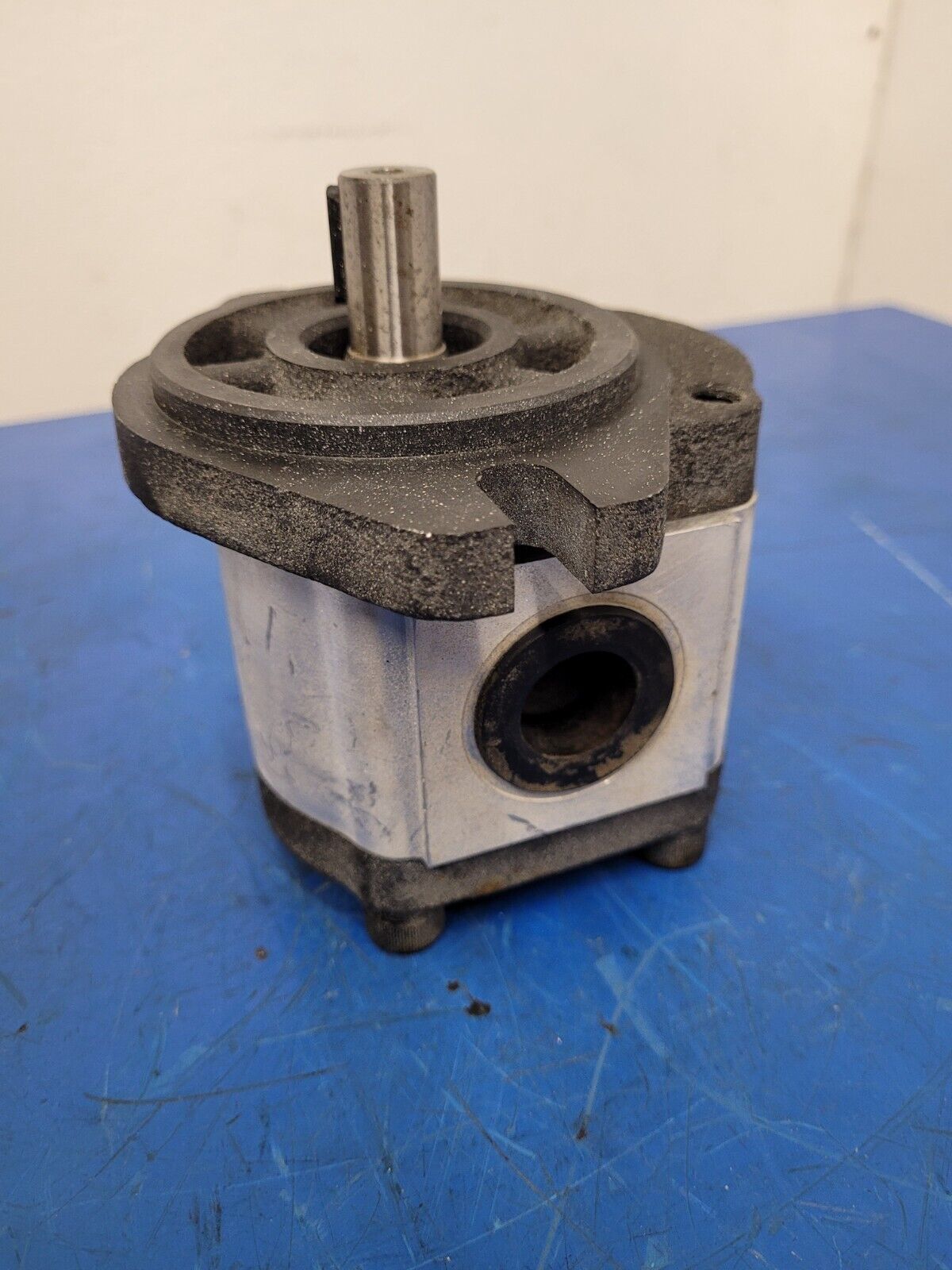 0.48 cu in Dynamic GPF2008PC Hydraulic Pump Some Corrosion On Gears 71010