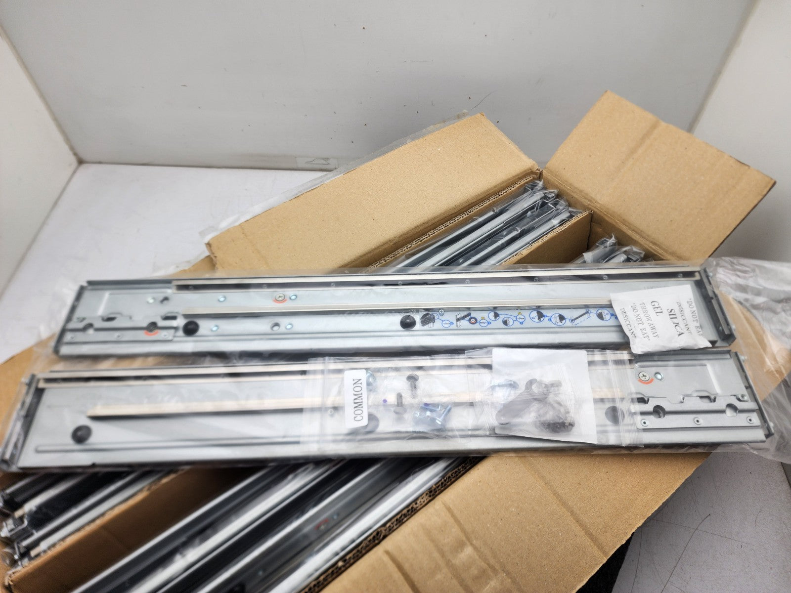 5PCS NEW 0994058-11 ASSEMBLY UNIVERSAL STORAGE XL 2U SNAP-IN RAIL KIT