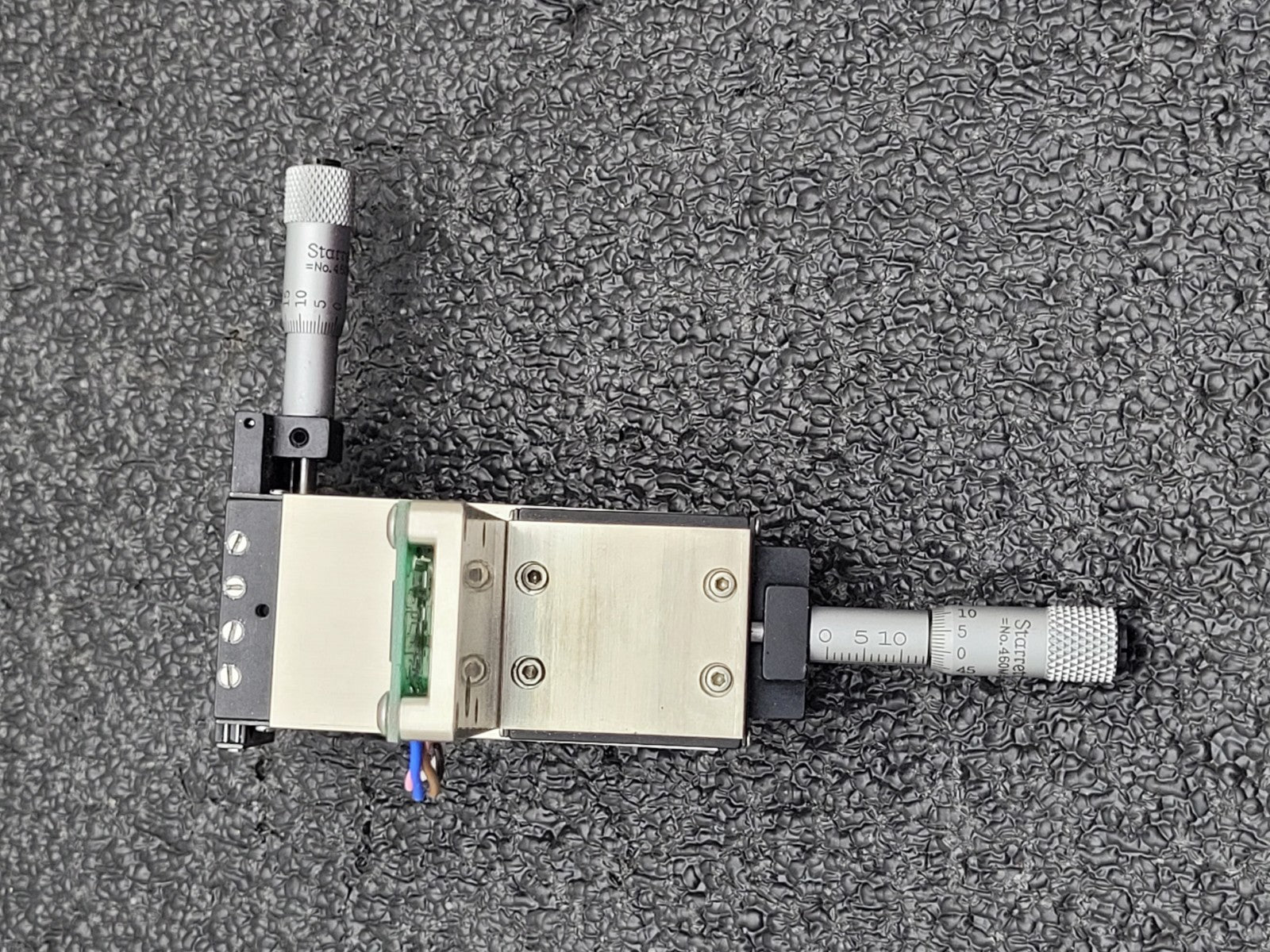 2x Del-Tron 101MM Micrometer Positioning Stage 13mm Travel 1.8kg Load, M2 Holes