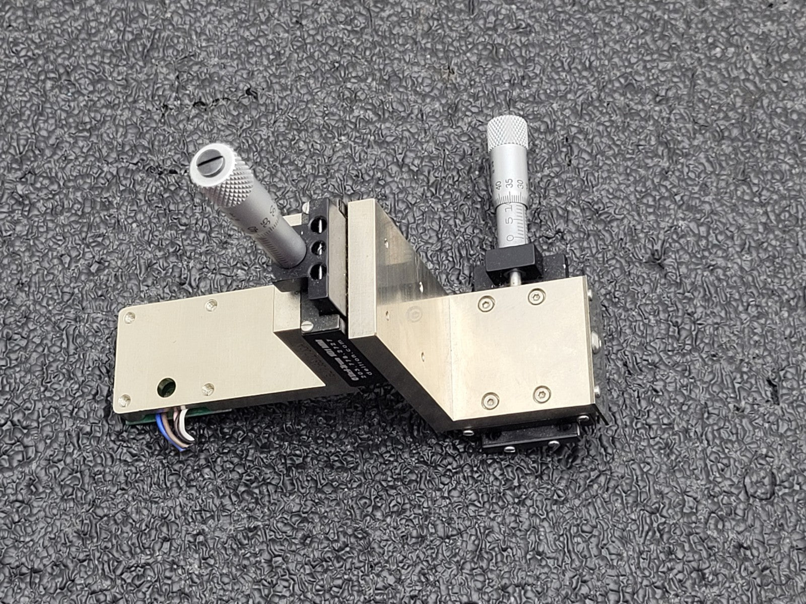 2x Del-Tron 101MM Micrometer Positioning Stage 13mm Travel 1.8kg Load, M2 Holes