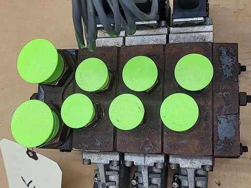 Danfoss 11166838 Hydraulic Stack Control 3 Valve Manifold w/ Manual Levers V4