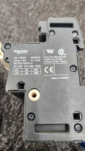 Schneider Electric DF101 DF103 DF143 Lot of 15 Fuse Holders w/ assorted fuses