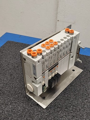 SMC Solenoid 9 Valve Manifold VQ1130-5 C0 / VVQ1000-10A-3 Pneumatic Assembly