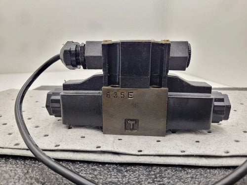 DAIKIN KS0-G02-4CA-30-E Solenoid Controlled Valve AC100V 50/60Hz Working Pull