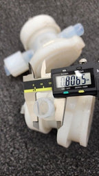 Lot of 3x Furon Pneumatic High Purity Valve UPM2-F812NC-VI 1108537, 2x 1104556