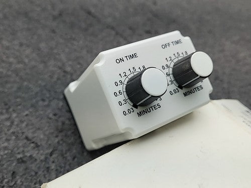 Dayton 1EGD3 Time Delay Relay Repeat Cycle 120V AC/DC t1 t2 0.03 - 3 Min No Base