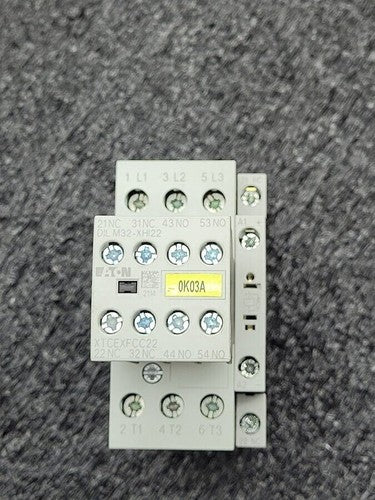 Eaton DIL M32-01 XTCE032C01 Contactor w/ DIL M32-XHI22 Auxiliary 24VDC Coil