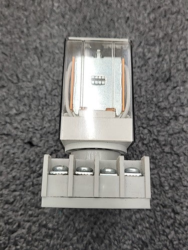 Allen Bradley 700-HA32A1 Relay 120V AC DPDT 10A with Sockets Lot of 9
