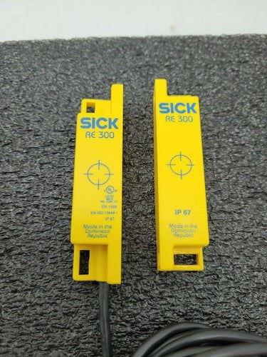 Lot of 3 Sick RE300-DA03P Safety Switch Non Contact w/Actuator 5' Cable 6025080