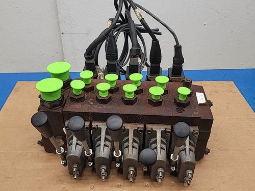 Danfoss Proportional Hydraulic Control 5 Valve Manifold Solenoid Manual Lever V2