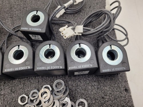 Assorted Lot of 21x Parker Solenoid Valve 24VDC 33245 71215SN2SN00 U2111D