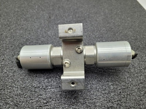 Swagelok Pneumatic Diaphragm Multi Valve Manifold 6LVV-P1D212P1-AB 1/4 M/F VCR