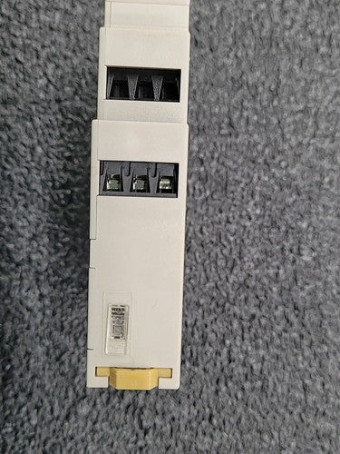 Omron H3DE-S1 Timer Relay Multi Function Time Delay 24-230VAC/DC SPDT Lot of 2
