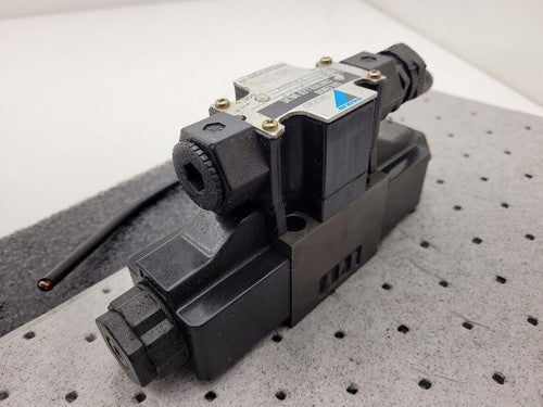 DAIKIN KS0-G02-4CA-30-E Solenoid Controlled Valve AC100V 50/60Hz Working Pull