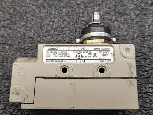 Omron ZE-Q22-2S Industrial Limit Switches 15A Roller Plunger Lot of 6