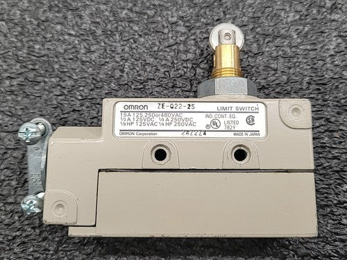 Omron ZE-Q22-2S Industrial Limit Switches 15A Roller Plunger Lot of 6