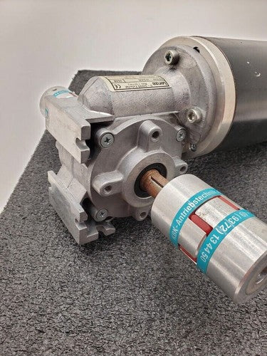 Lenze SSN40-1GDAR-063C22 Servo Motor SSN40-1FDAR 15:1 Gear Reducer Dual Shaft