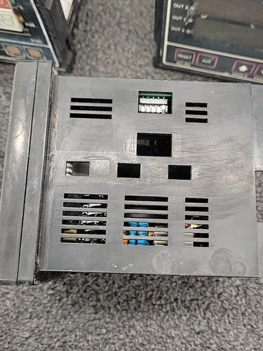 Chromalox 2104 Digital Temperature Process Controller Panel Mount Lot of 4