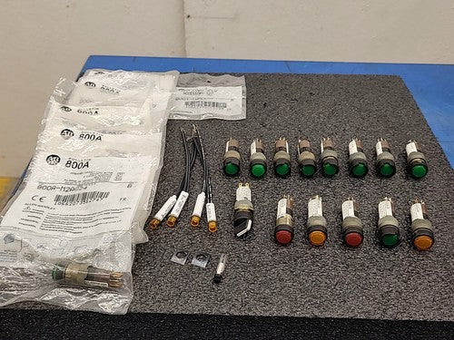 Allen Bradley 800A-M2AG24 Momentary Pushbutton Switch Industrial Lot Of Switches