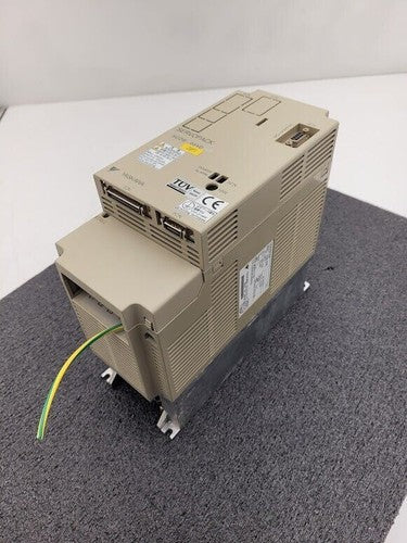 Yaskawa ServoPack Servo Motor Drive SGDB-05VD 1/2HP SCM Tech 80