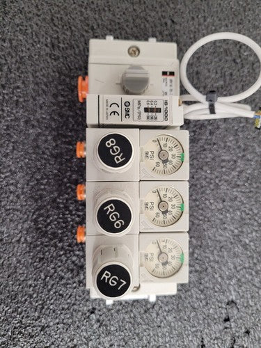 2x SMC DIN Rail Mount Pressure Regulator Blocks 6x regulators ARM11CB0-R00-A1Z