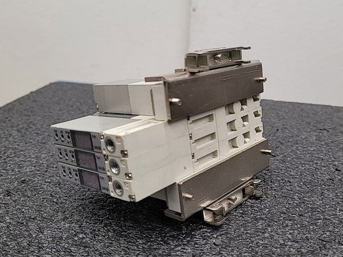 SMC ZZQ-ZB2B Vacuum Ejector Manifold with 3x ZQ Series Modules Rail Mount